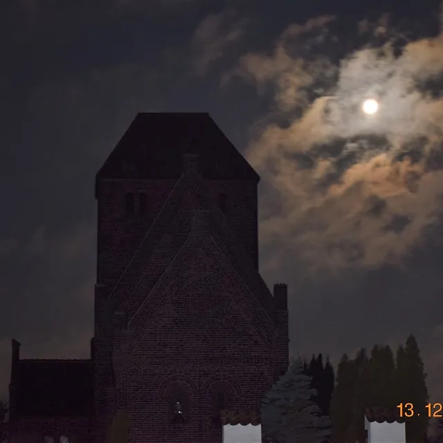 Fuldmåne Tirsted kirke