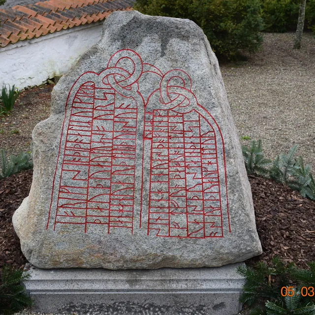 Viking runesten Tirsted kirkegård